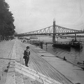 Belgrád (Ferenc József) rakparti hajóállomás. Látkép a Szabadság (Ferenc József) híddal.