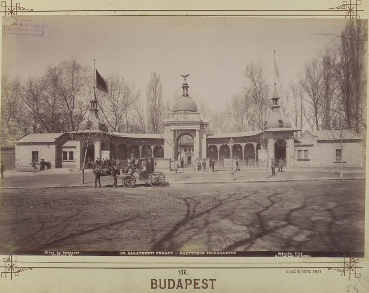 "Állatkert régi főkapuja. A felvétel 1890 után készült." A kép forrását kérjük így adja meg: Fortepan / Budapest Főváros Levéltára. Levéltári jelzet: HU.BFL.XV.19.d.1.07.107