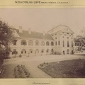 "Az 1841-től a Schaumburg-Lippe család tulajdonába átment Verőcei kastély főhomlokzata. A felvétel 1895-1899 között készült." A kép forrását kérjük így adja meg: Fortepan / Budapest Főváros Levéltára. Levéltári jelzet: HU.BFL.XV.19.d.1.11.013
