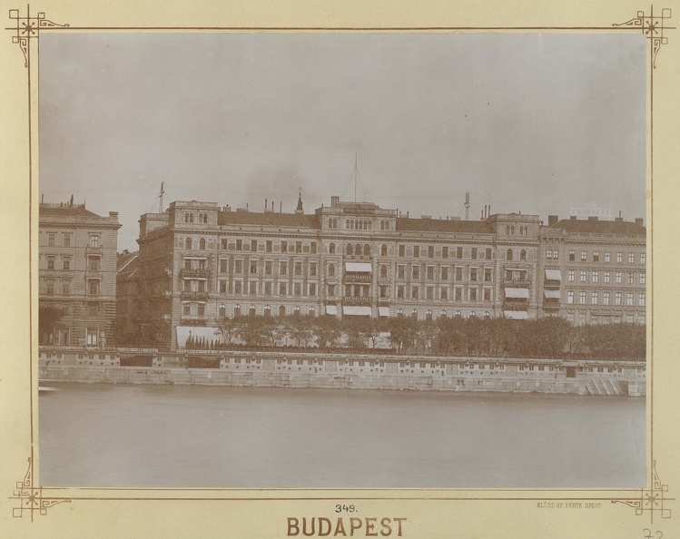pesti Duna-part a folyóról nézve, középen a Hungária Nagyszálló. A kép forrását kérjük így adja meg: Fortepan / Budapest Főváros Levéltára. Levéltári jelzet: HU.BFL.XV.19.d.1.08.137