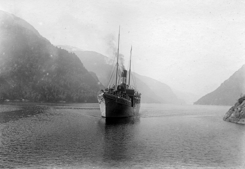 Hardanger-fjord, D/S Voringen gőzhajó.