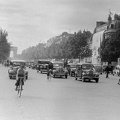 Champs-Elysée, háttérben a diadalív.