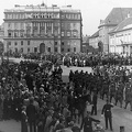 Szent György tér, szemben a Honvédelmi Minisztérium, Szent István-napi ünnepség.