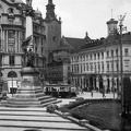 Adam Mickiewicz tér, Adam Mickiewicz lengyel költő emlékműve.