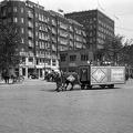 Károly körút (Károly király út) a Deák Ferenc térről nézve, balra a Király utca torkolata.