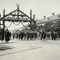 Fényi utca (Strada Uzinei), a gyalogezred zenekara a magyar csapatok bevonulása idején.