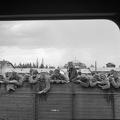 vasútállomás, bevagonírozott hadifoglyok, háttérben a Főhercegi tejcsarnok.