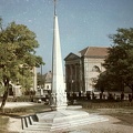 Hunyadi Mátyás tér (Fő tér), felszabadulási emlékmű.