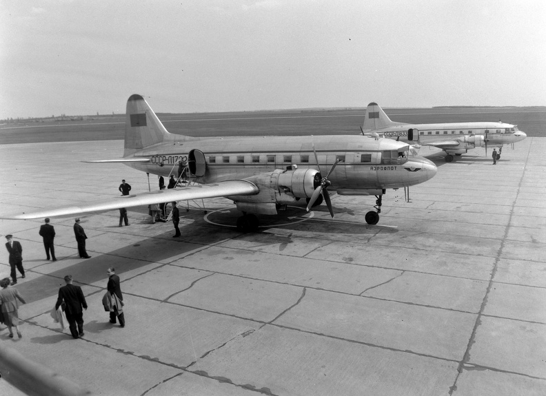 IL-12-es repülőgépek.