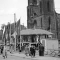 Postplatz, előtérben a Zsófia templom (Sophienkirhe) romjai (1962-63-ban lebontották), háttérben a Zwinger.