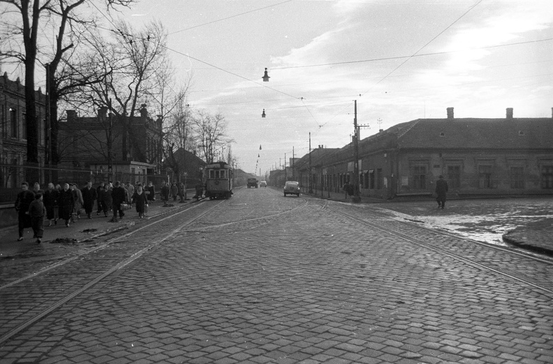 Váci út a Kemény Zsigmond utca torkolatánál, a Tungsram (ma GE Hungary) előtt.