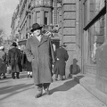 Erzsébet (Lenin) körút, Tompa (Pufi) Sándor színművész, a New York (Hungária) kávéház előtt.