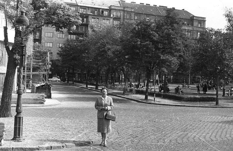 Jászai Mari tér az Újpesti rakpart felől nézve.