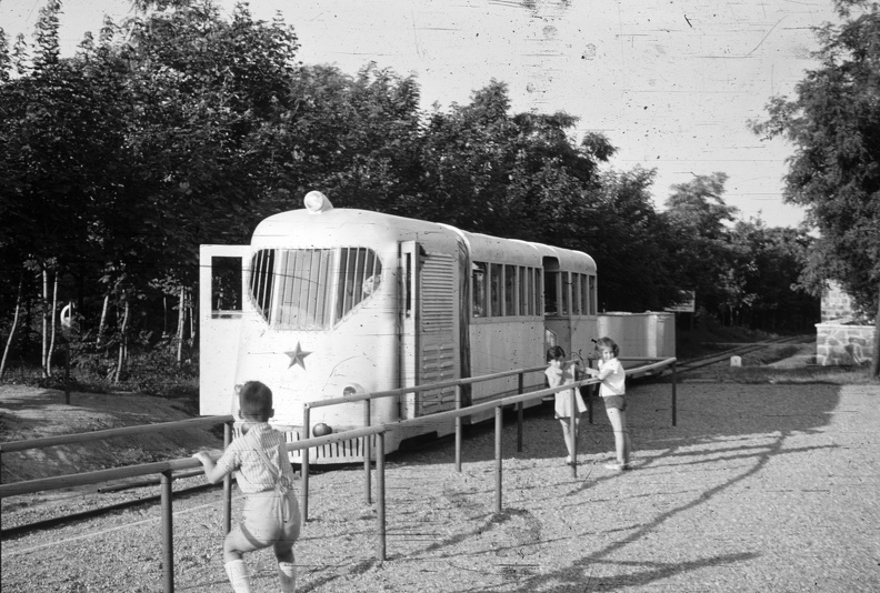(Sztálinváros), az Úttörővasút Szabolcs motorkocsija (Bamot 802)