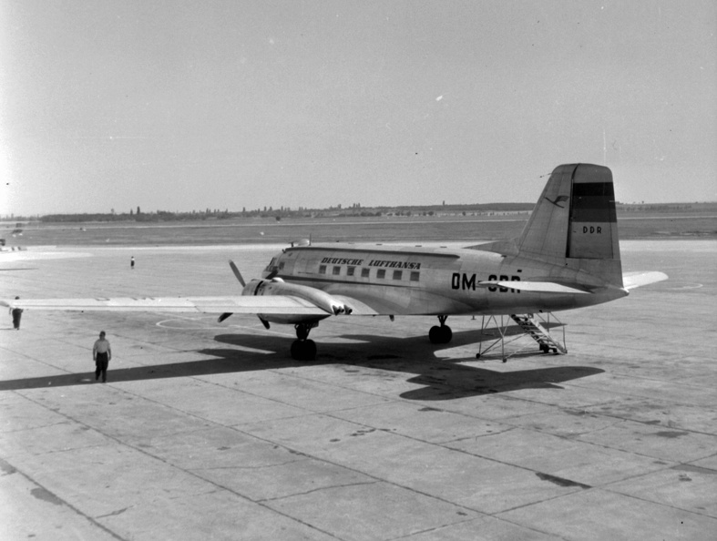 Barth repülőtér. IL-14P/T típusú légcsavaros repülőgép.