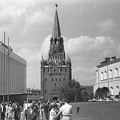 Kreml, balra a Kongresszusi-palota, jobbra a Szentháromság-torony.