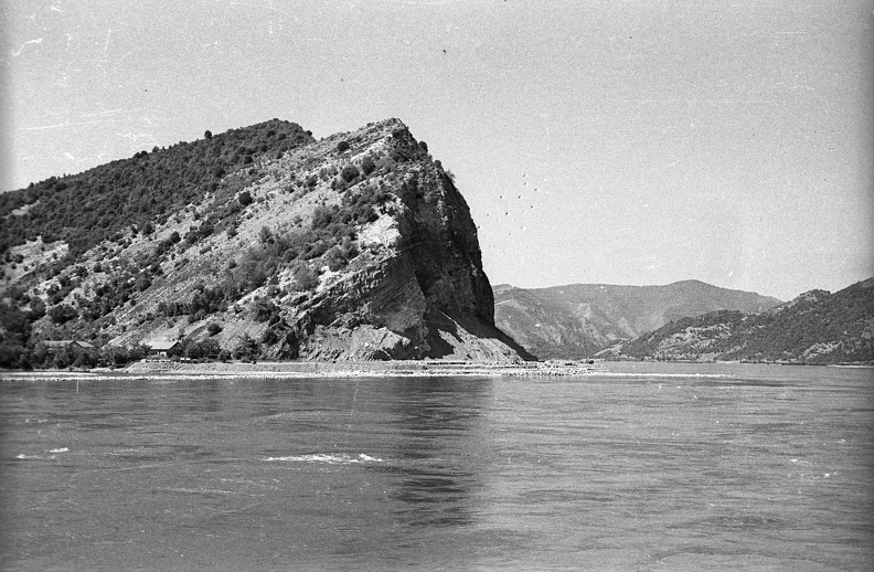 Duna, Vaskapu-szoros, a Grében sziklaszirt.