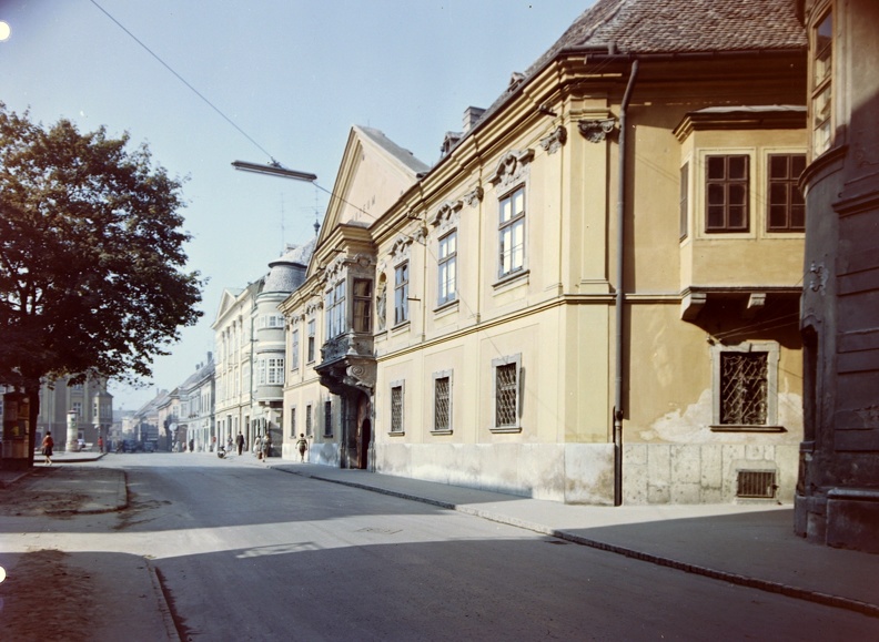 Széchenyi tér, Xantus János Múzeum (Apátúr ház).