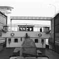 az Etele áruszállító hajó zsilipelése az Ybbs-Persenbeug erőműnél a Dunán.