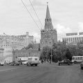 szemben a Kreml Szentháromság-torony, tőle jobbra a Kongresszusi Palota.
