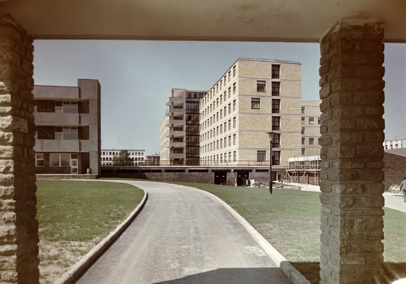 Városi (Szent Pantaleon) kórház, a fotó a Panoráma úti bejárat felől készült.