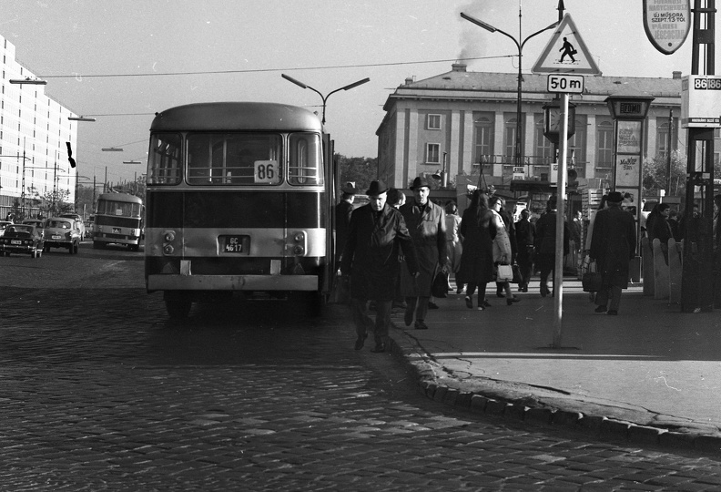 Szentendrei út, Miklós utcai autóbusz végállomás.