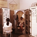 SOTE (ma Semmelweis Egyetem) Pulmonológiai Klinikája a János Kórház területén. Body plethysmograph, légzési ellenállás mérésére szolgáló készülék.