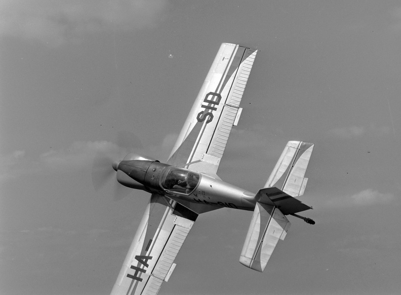 Zlin-50LA tipusú repülőgép.