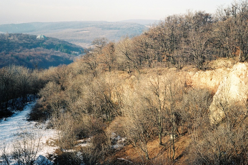 Kilátás a Nagy Hárs hegy déli oldaláról a Pozsonyi hegy és a Petneházy rét irányába.