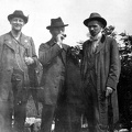Cholnoky Jenő (jobbra) földrajztudós német tudósokat kalauzol.