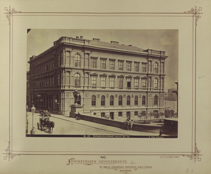 "Lánchíd Rt. Székháza. A felvétel 1880-1890 között készült." A kép forrását kérjük így adja meg: Fortepan / Budapest Főváros Levéltára. Levéltári jelzet: HU.BFL.XV.19.d.1.05.041