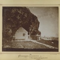 barlanglakás a későbbi Sziklatemplom helyén. A felvétel 1874 körül készült. A kép forrását kérjük így adja meg: Fortepan / Budapest Főváros Levéltára. Levéltári jelzet: HU.BFL.XV.19.d.1.05.057