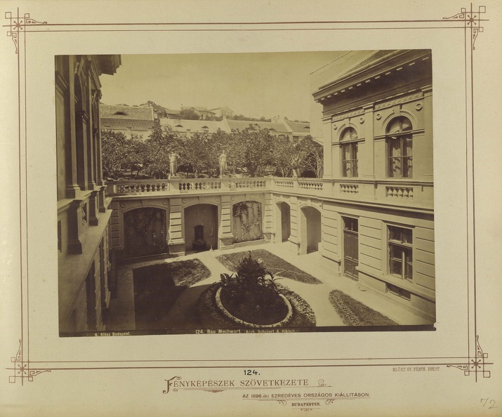 Donáti utca 36., a Mechwart-ház udvara. A felvétel 1880-1890 között készült. A kép forrását kérjük így adja meg: Fortepan / Budapest Főváros Levéltára. Levéltári jelzet: HU.BFL.XV.19.d.1.05.141