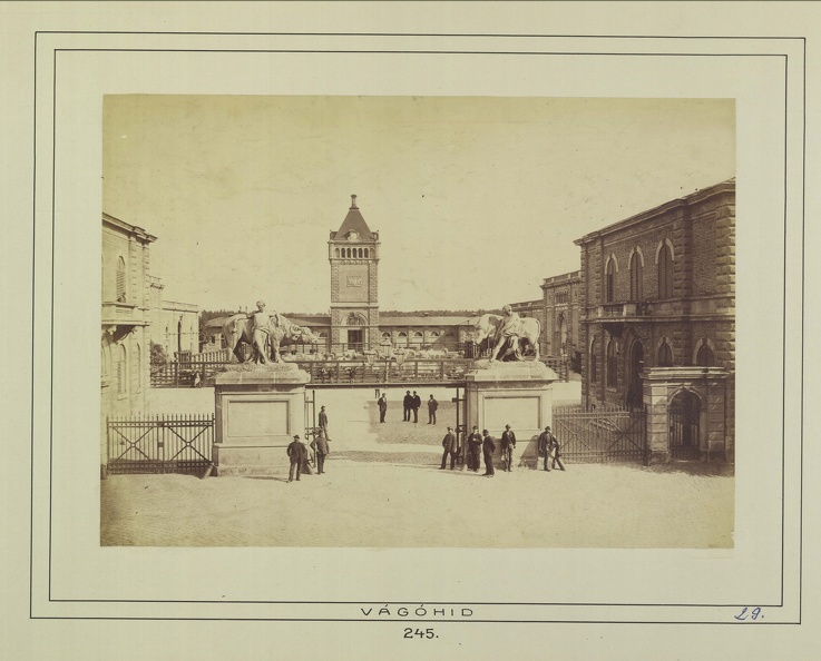"A Közvágóhíd épülete. A felvétel 1880-1890 között készült." A kép forrását kérjük így adja meg: Fortepan / Budapest Főváros Levéltára. Levéltári jelzet: HU.BFL.XV.19.d.1.06.052