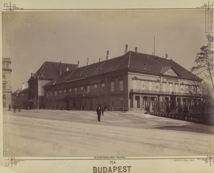 Szent György tér, Sándor-palota, ekkor Miniszterelnöki palota. A felvétel 1894 körül készült. A kép forrását kérjük így adja meg: Fortepan / Budapest Főváros Levéltára. Levéltári jelzet: HU.BFL.XV.19.d.1.07.012