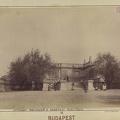 "A Batthyány-család mauzóleuma a Kerepesi temetőben. A felvétel 1890 után készült." A kép forrását kérjük így adja meg: Fortepan / Budapest Főváros Levéltára. Levéltári jelzet: HU.BFL.XV.19.d.1.07.014