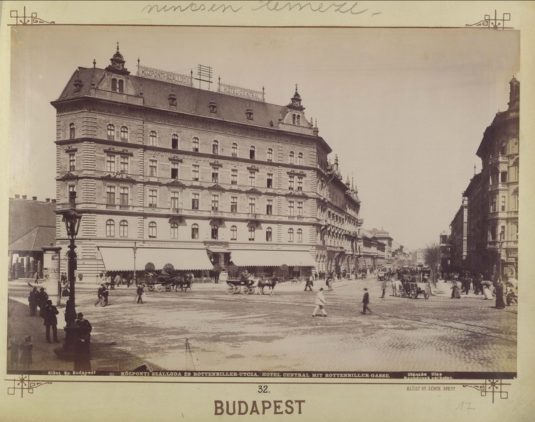 "Az egykori Központi Szálloda (Hotel Central) és kávézó a Rottenbiller utcában (lebontották). A felvétel 1890 után készült." A kép forrását kérjük így adja meg: Fortepan / Budapest Főváros Levéltára. Levéltári jelzet: HU.BFL.XV.19.d.1.07.033