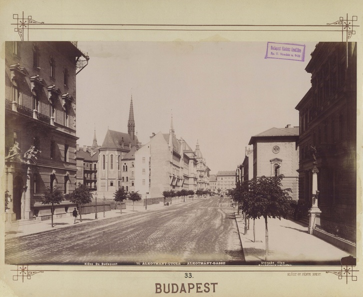 Alkotmány utca a Bajcsy-Zsilinszky út (Váci körút) felé nézve. A felvétel 1896 körül készült. A kép forrását kérjük így adja meg: Fortepan / Budapest Főváros Levéltára. Levéltári jelzet: HU.BFL.XV.19.d.1.07.034