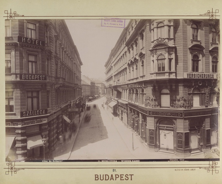 "Bécsi utca a Szervita tér felől. A felvétel 1890 után készült." A kép forrását kérjük így adja meg: Fortepan / Budapest Főváros Levéltára. Levéltári jelzet: HU.BFL.XV.19.d.1.07.082