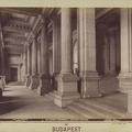 "A Fővámház előcsarnoka. A felvétel 1890 után készült." A kép forrását kérjük így adja meg: Fortepan / Budapest Főváros Levéltára. Levéltári jelzet: HU.BFL.XV.19.d.1.07.102