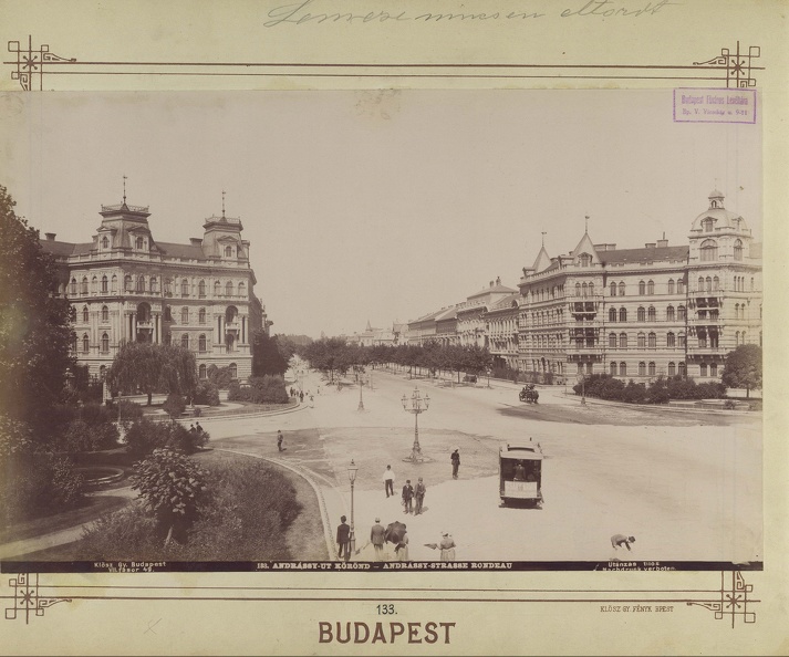 Andrássy út és a Kodály körönd (Körönd) a Városliget felé nézve. A felvétel az 1890-es évek elején készült. A kép forrását kérjük így adja meg: Fortepan / Budapest Főváros Levéltára. Levéltári jelzet: HU.BFL.XV.19.d.1.07.134