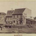 Szarvas tér, balra az Apród utca. A felvétel 1894-ben készült. A kép forrását kérjük így adja meg: Fortepan / Budapest Főváros Levéltára. Levéltári jelzet: HU.BFL.XV.19.d.1.08.005