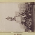 Baross tér, Baross Gábor szobra (Szécsi Antal, 1898.) a Keleti pályaudvar előtt. A felvétel 1898-ban készült. A kép forrását kérjük így adja meg: Fortepan / Budapest Főváros Levéltára. Levéltári jelzet: HU.BFL.XV.19.d.1.08.088