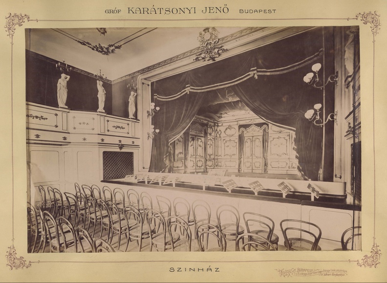 Krisztina körút 55., a Karátsonyi-palota (lebontották) színházterme. A felvétel 1895-1899 között készült. A kép forrását kérjük így adja meg: Fortepan / Budapest Főváros Levéltára. Levéltári jelzet: HU.BFL.XV.19.d.1.11.078