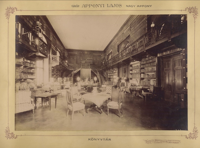 Nagyappony (ekkor önálló, ma a község része), Apponyi Lajos gróf kastélyának könyvtára. A felvétel 1895-1899 között készült. A kép forrását kérjük így adja meg: Fortepan / Budapest Főváros Levéltára.