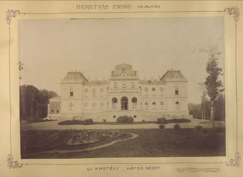 "A tóalmási Beretvás-kastély. A felvétel 1895-1899 között készült." A kép forrását kérjük így adja meg: Fortepan / Budapest Főváros Levéltára. Levéltári jelzet: HU.BFL.XV.19.d.1.12.051