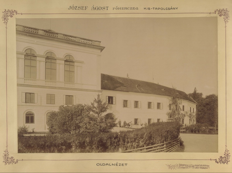 Habsburg–Lotaringiai József Ágost főherceg kastélya Kistapolcsányon - oldalnézet. A felvétel 1895-1899 között készült. A kép forrását kérjük így adja meg: Fortepan / Budapest Főváros Levéltára. Levéltári jelzet: HU.BFL.XV.19.d.1.12.096 fotok_52194.jpg