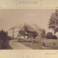 az 1896-ban épült Károlyi-kastélyegyüttes hátsó nézete. A felvétel 1900 körül készült. A kép forrását kérjük így adja meg: Fortepan / Budapest Főváros Levéltára. Levéltári jelzet: HU.BFL.XV.19.d.1.13.044