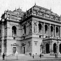 Andrássy út, a Magyar Állami Operaház épülete (Ybl Miklós, 1884.).