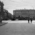 Vörösmarty (Gizella) tér a Váci utca felől nézve, szemben a Gerbaud ház.